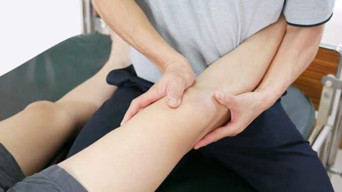physical-therapist-treats-leg