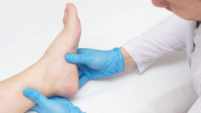 doctor-examines-pain-foot