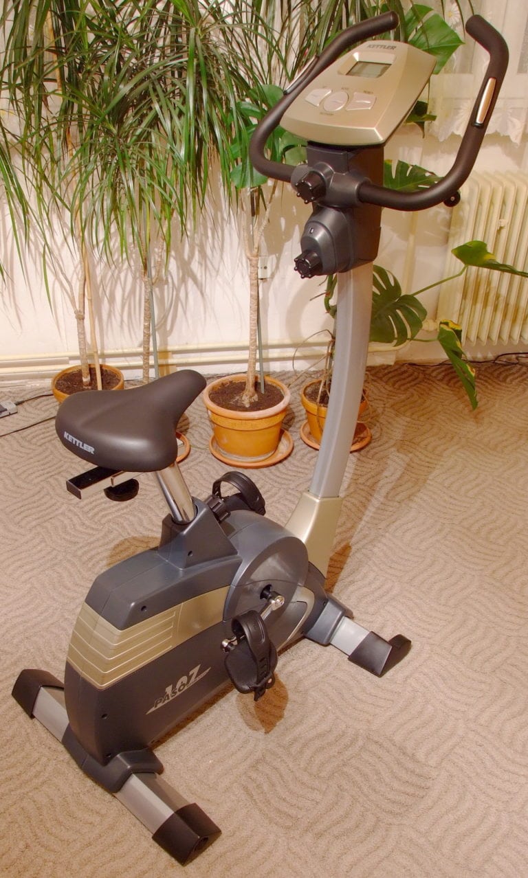 stationary bike bad for knees