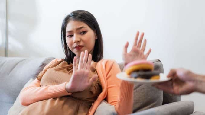 woman-rejecting-junk-food