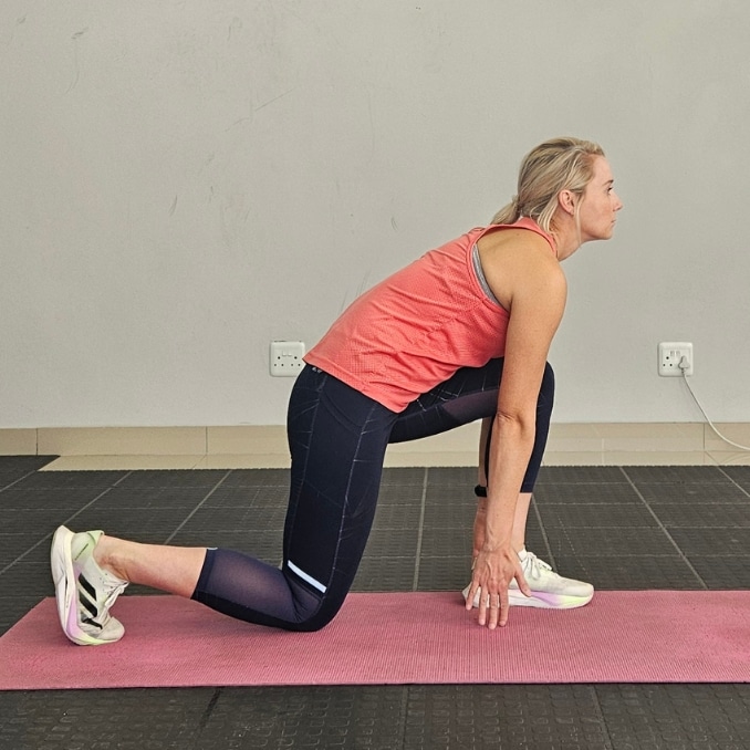 Floor Touch Lunges - Simple Home Balance Workout