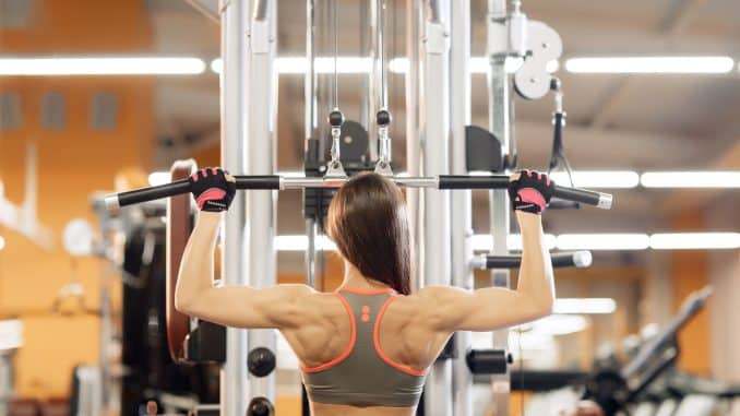young-woman-working-lat-pulldown