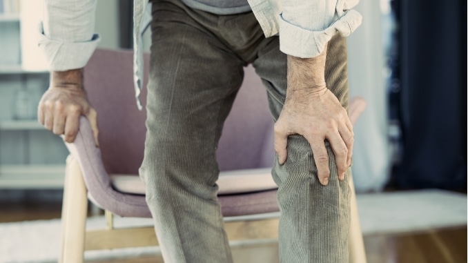 knee pain when standing