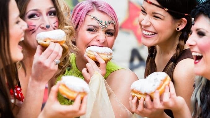 Girls-eating-donuts