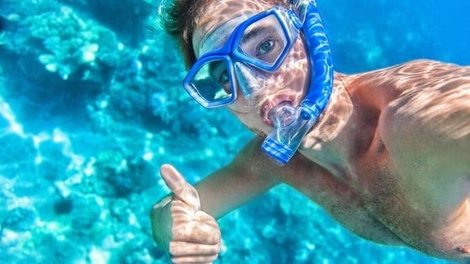 Snorkeling-man-underwater