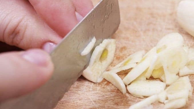 Chopping-Garlic
