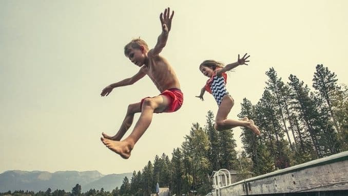 Kids-jumping-off