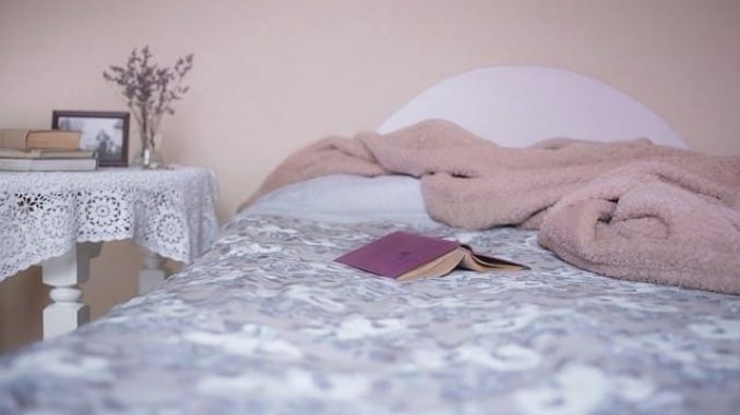 set-a-bedtime - habits that make you look older