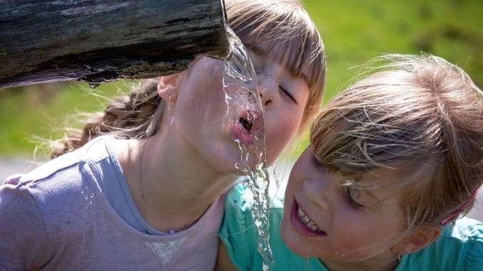 children-drink-water