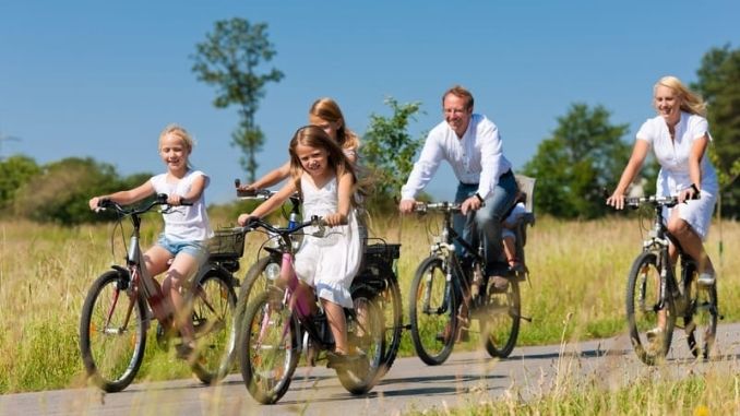 Family-cycling-outdoors