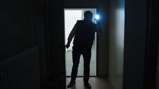 flashlight-dark-room