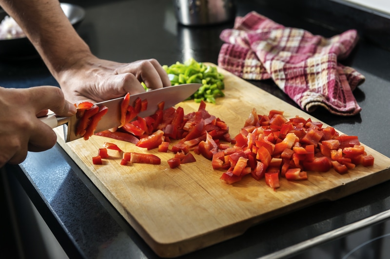 Chef-chopping-red-pepper