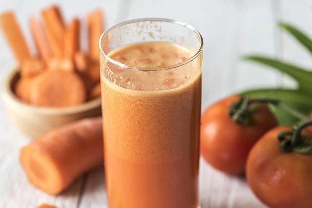 antioxidant-beverage-carrot-cut