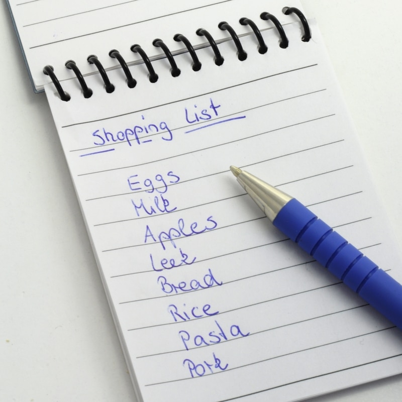 shopping-list-pen-isolated