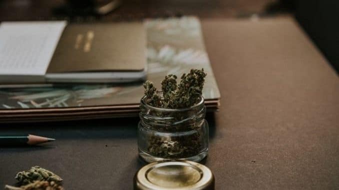 kush-on-glass-container