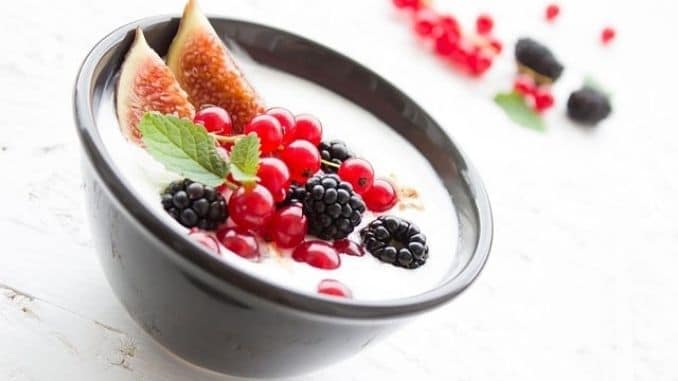 yogurt-berries-fig-fruits