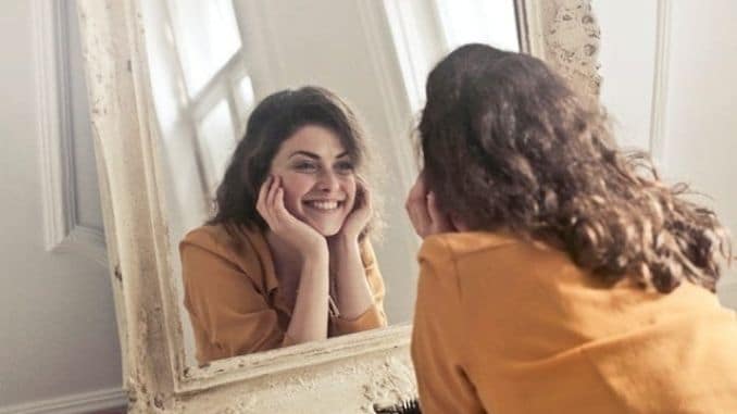 woman-looking-mirror