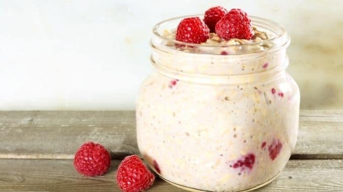 breakfast-oats-with-raspberries