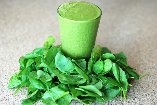 green-smoothie-leafy-greens