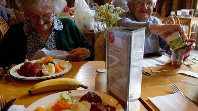 elderly-roast-dinner-senior - Signs of Malnutrition in the Elderly