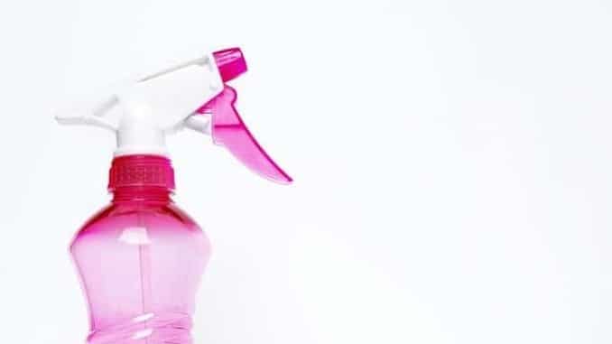 spray-bottle-cleaning