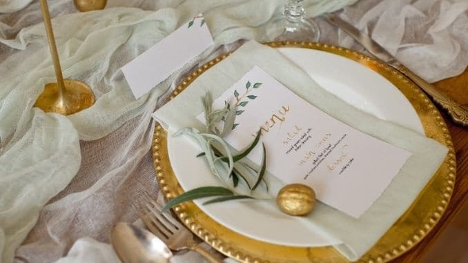 Rustic-wedding-table-set