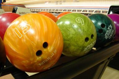 bowling-balls-rack-colors-sport