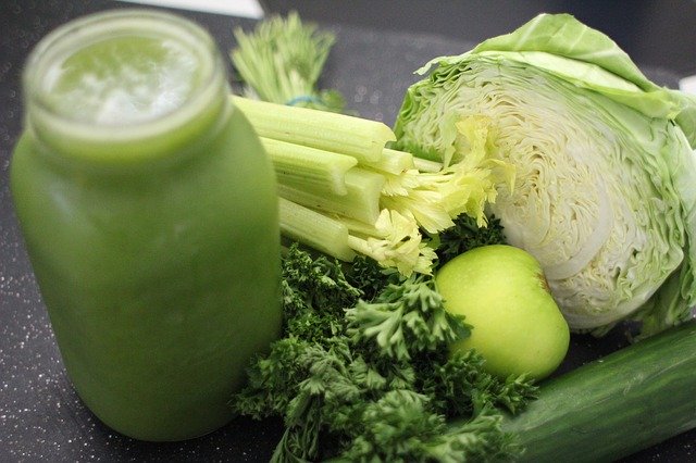 green-juice-cabbage-apple