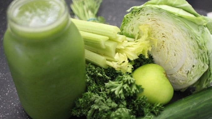 green-juice-cabbage-apple