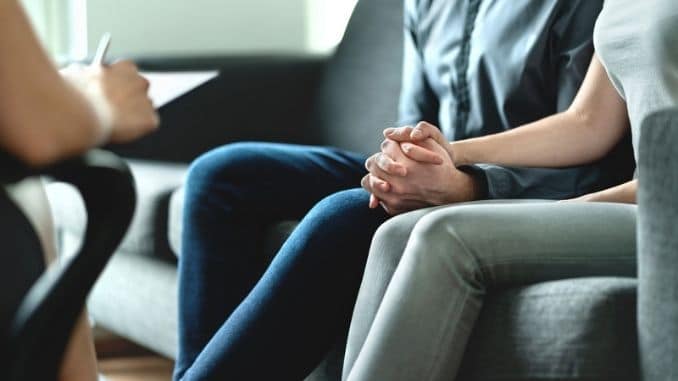 9 Reasons to Try Couples Therapy