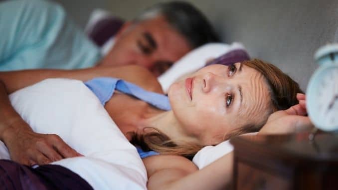 wife-suffering-insomnia