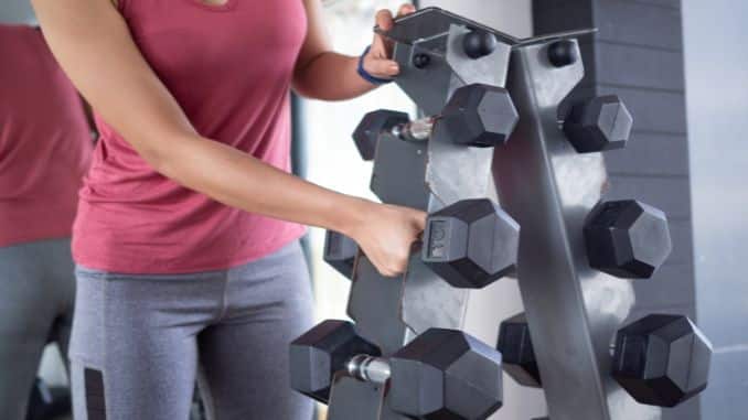 woman-choosing-weight-of-the-dumbbell