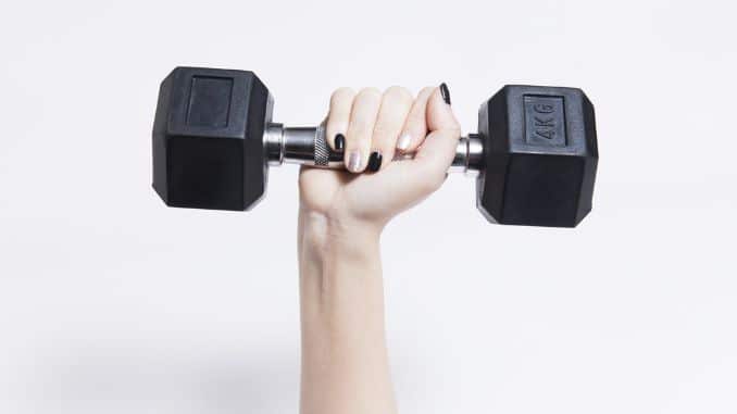 girl-works-out-dumbbells - Dumbbell High Pull Benefits and Technique